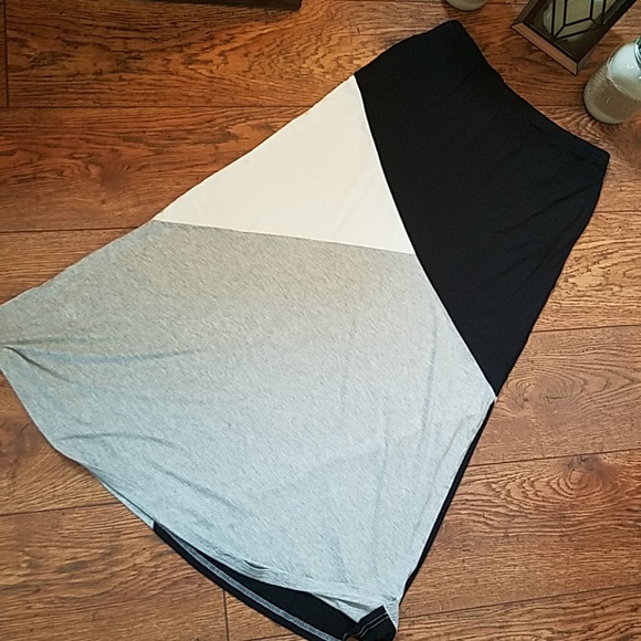 DJT Fashion Dresses & Skirts - NWT DJT Color Block High Waist Maxi Skirt (Sz Md)